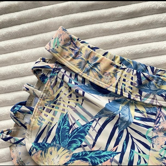 Tropical Bikini Bottom - Picture 3 of 4